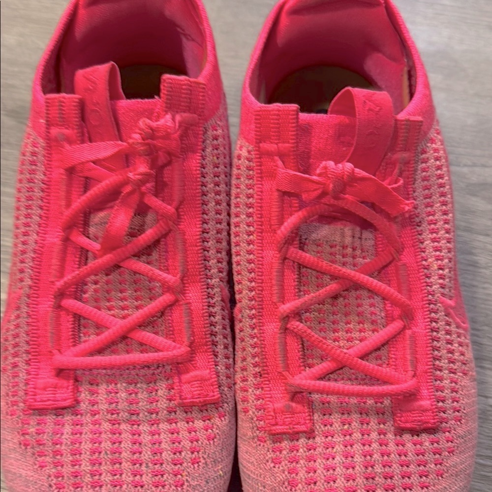 Nike VaporMax 6.5 Hyper Pink Athletic Sneakers Breathable Knit Upper - Picture 2 of 8